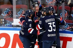 «Металлург» обыграл «Авангард» и повёл в серии 3-2