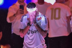 Неймар расплакался на презентации в «Сантосе»