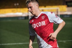 aleksandr golovin poluzashitnik rossiya