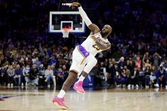 Леброн в одиночку закрыл матч