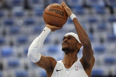 ШГА провёл тренировку с сыном на руках. Видео