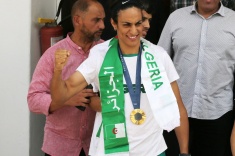 Иман Хелиф встретили в Алжире после победы на ОИ