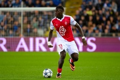 Защитник купит всей команде iPhone из-за опоздание