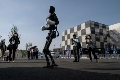 В США проводят подпольные бои роботов. Видео