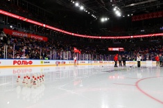 На матче Кубка Первого канала разыграли автомобиль