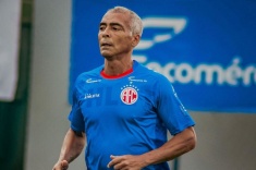 Как Ромарио готовится к возвращению на поле? Видео