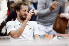 Медведев вылетел с «Ролан Гаррос» в первом круге