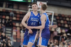 Фирсов подписал новый контракт с «Пармой»