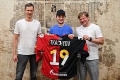 Владимир Ткачёв подписал контракт с «Авангардом»