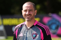 Бонуччи сделал жёсткий подкат на футболистке!