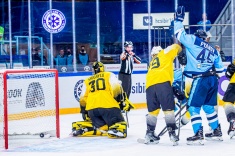 Пьянов забросил шайбу броском со вбрасывания