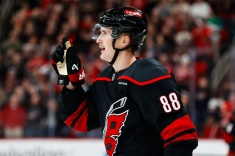 Чех из «Каролины» внезапно разрывает НХЛ!