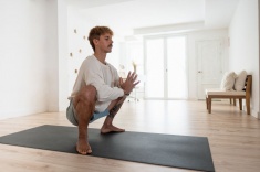 Как правильно выполнять асану Маласана?