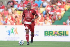 Ромарио «возит» соперников в 57 лет. Крутое видео!