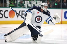 Коннор Хеллебайк выиграл «Харт Трофи» и «Везину»