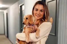 Анна Калинская и её такса Белла