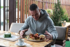 Как переедание влияет на чувствительность желудка?