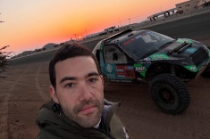 Гонщик использовал гаечный ключ вместо руля. Видео