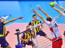 Тарас Хтей в матче против «Фенербахче»