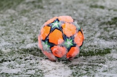 Финны сыграли в футбол на льду. Видео