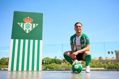 Потрясающий приём Антони фанатами «Бетиса». Видео