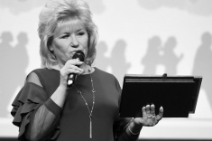 Мир простился с Анфисой Резцовой