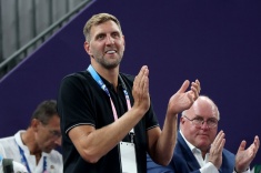 Новицки мило поприветствовал Флегга. Видео