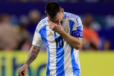 Месси впервые появился на публике после травмы