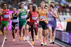 Олимпийский чемпион устроил драку на дорожке