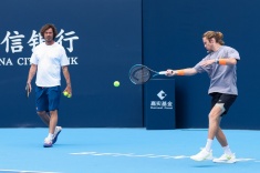 Марат Сафин купается во внимании в Китае