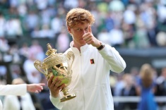 Синнер догнал Медведева по титулам ATP