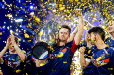 Все чемпионы IEM Cologne выгравированы на кубке