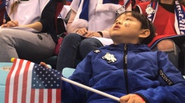 Болельщики подарили стикер с триколором корейскому ребёнку