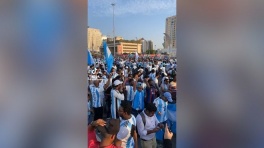 Шествие странных фанатов в Катаре