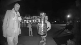 Барков ночью стучал в двери соседям, чтобы показать Кубок Стэнли