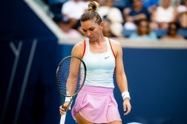 Халеп временно отстранили