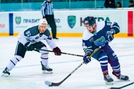 Экспресс на матчи плей-офф ВХЛ 17 марта: «Югра» — «Рубин»‎, «Нефтяник»‎ — «Динамо СПб»