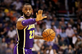 «Лейкерс» останутся на плаву после первой половины с «Голден Стэйт»