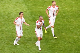 В группе Е пора ставить пенальти, швейцарцы и сербы устроят бойню