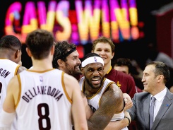 Блатт и Джеймс против «фейерверка» в Окленде по случаю Рождества