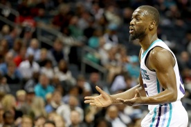 «Пеликаны» летают только дома, Монобровью «шершней» не напугать