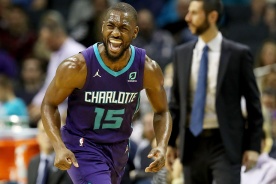 Край пропасти заставит Уокера выдать максимум против «Финикса»