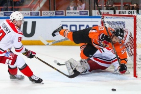 «Амур» — «Автомобилист». Прогноз:«тигры» удивят Коваржа и Доуса