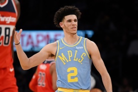 Три подряд победы в гостях? О таких чудесах «Лейкерс» думать рано