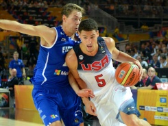 Томпсон отстрелялся. Подошла очередь Карри