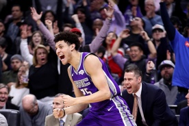 «Сакраменто» одолеет «Финикс» и продолжит гонку за плей-офф