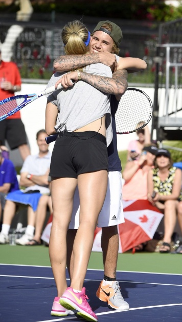 Кто из звёзд обожает играть в теннис?