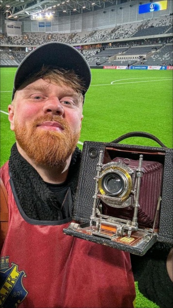 Фотограф снял футбольный матч на старинную камеру