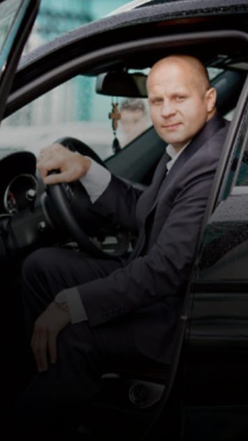 На каких автомобилях ездят лучшие бойцы мира На каких автомобилях ездят лучшие бойцы мира
