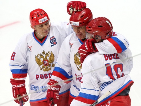 Легенды хоккея на открытом катке в Москве. От Фетисова до Буре
